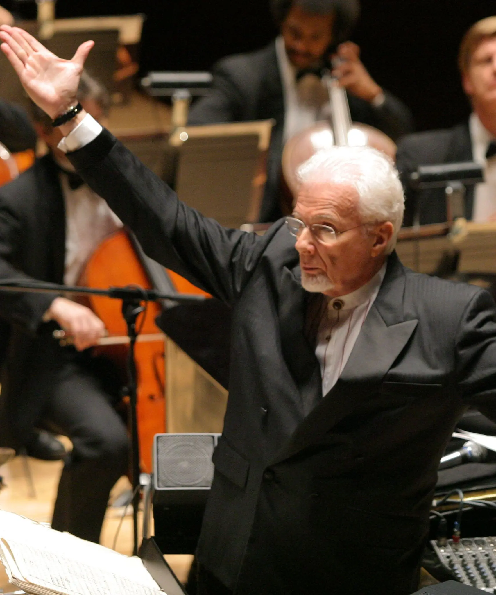 Peter Nero conducting the Philly Pops