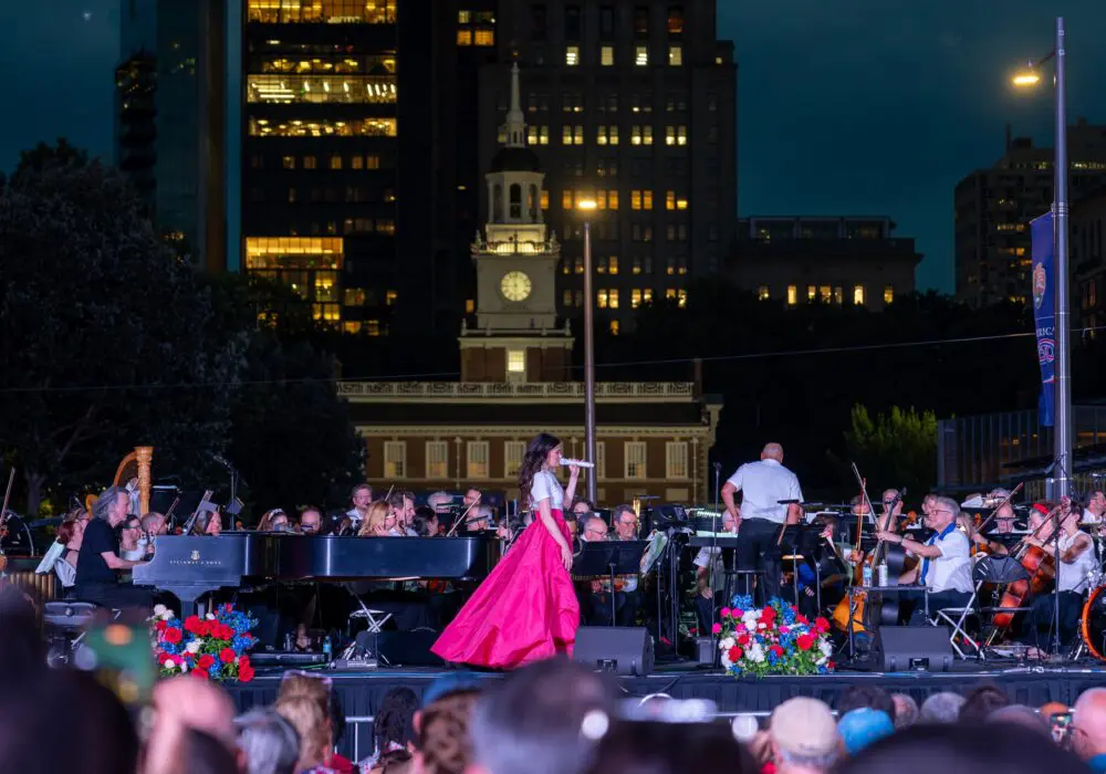 Amid a heat wave, Philly Pops and Idina Menzel played music that arrived like a balm on Independence Mall